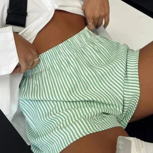 Pantaloni corti a righe comodi