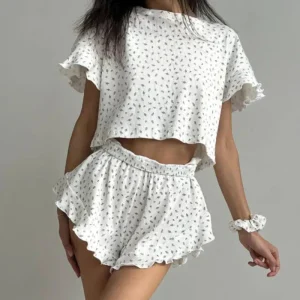 Pigiama corto con merletti decorativi