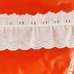 8 metri - Pizzo sangallo arricciato con passanastro art. 1359 altezza 8cm - passamaneria san gallo smerlato