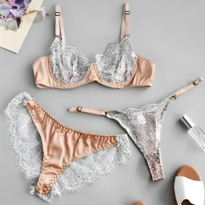 Set di Lingerie in Pizzo con Due Stili di Culotte