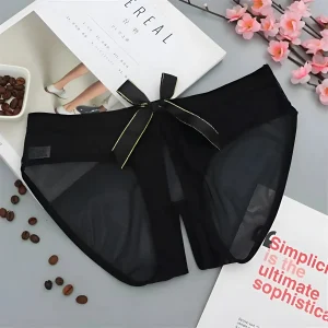 Mutandine in pizzo con fiocco e dettagli a taglio