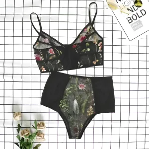 Set di Lingerie in Pizzo con Delicato Design Floreale