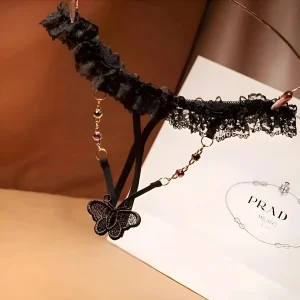 Mutandine in pizzo con dettaglio a farfalla