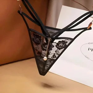 Stringa di pizzo con dettaglio di perla