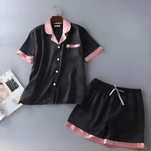 Pigiama da donna con rifiniture decorative