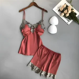 Pigiama da donna con pizzo floreale